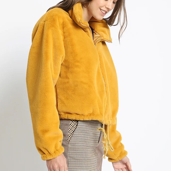 MISSGUIDED Yellow Oversized Cropped Faux Fur Bomber Jacket - Picture 2 of 9